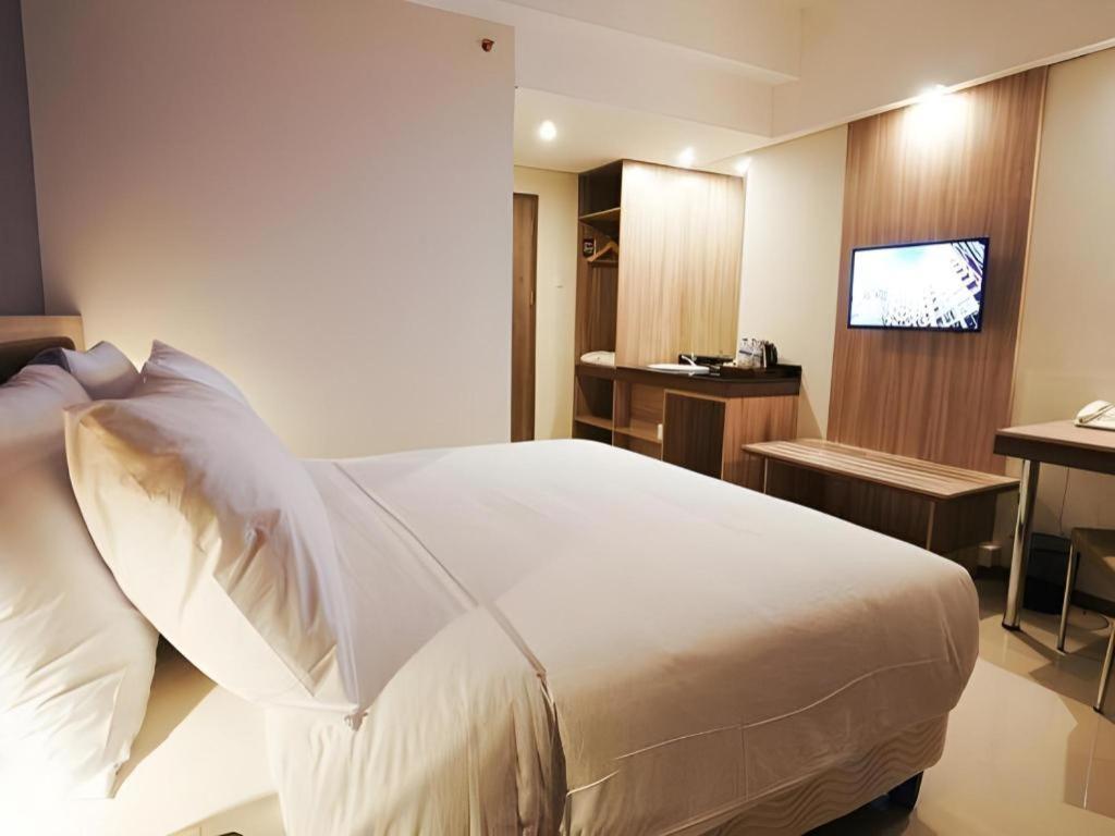My Tower Hotel Surabaya Eksteriør bilde