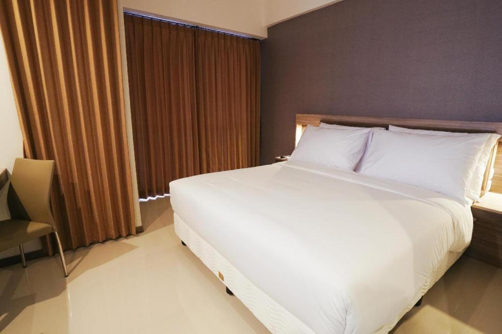 My Tower Hotel Surabaya Eksteriør bilde
