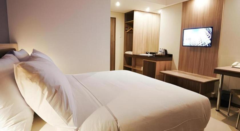 My Tower Hotel Surabaya Eksteriør bilde